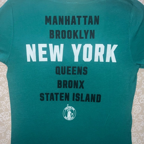 PINK Victoria’s Secret New York V-Neck Tee - Picture 4 of 6